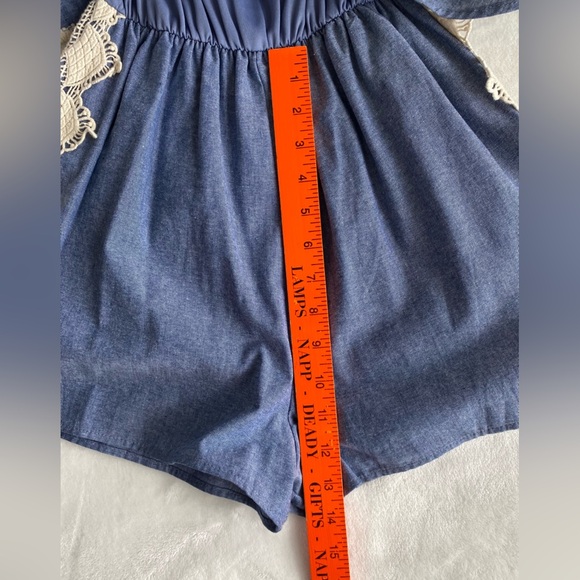 NWT Francesca’s Summer Shorts Romper Small Crochet Lace Blue Coastal Whimsical - Picture 5 of 9